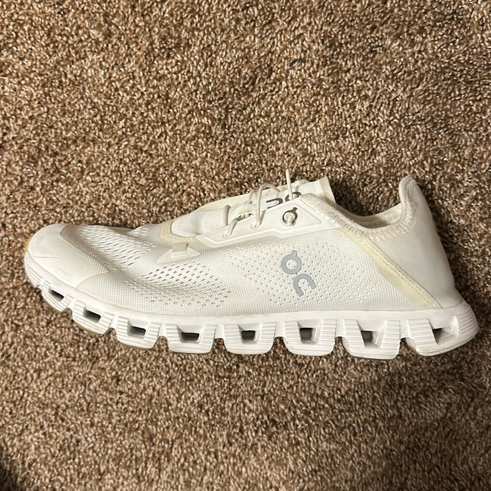 ON Running Cloud 6 Coast 10